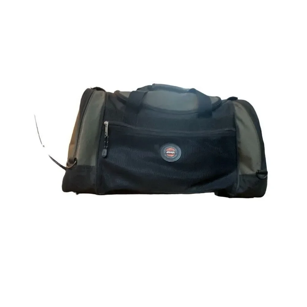 Jeep travel equipment duffel bag, two side pockets, and a large middle pocket vi